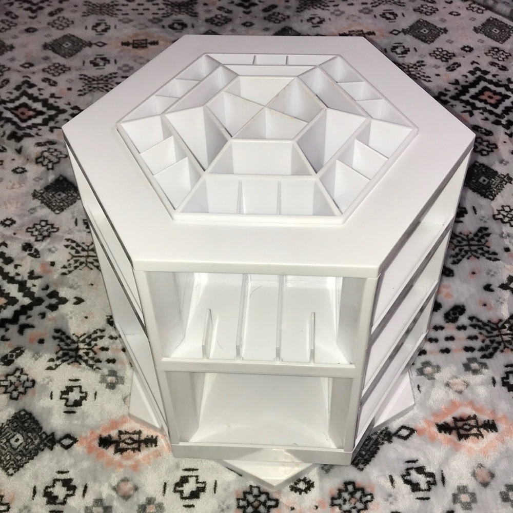 Make-up organizer